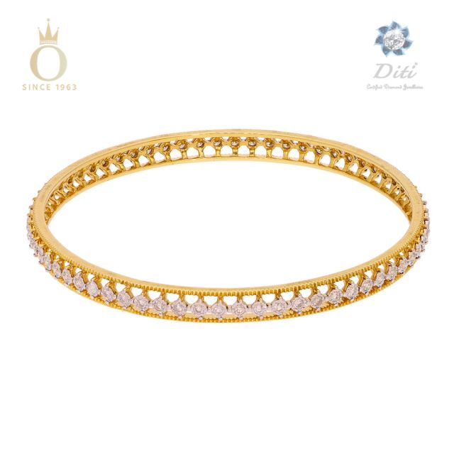 Shiny Flow Diamond Bangle